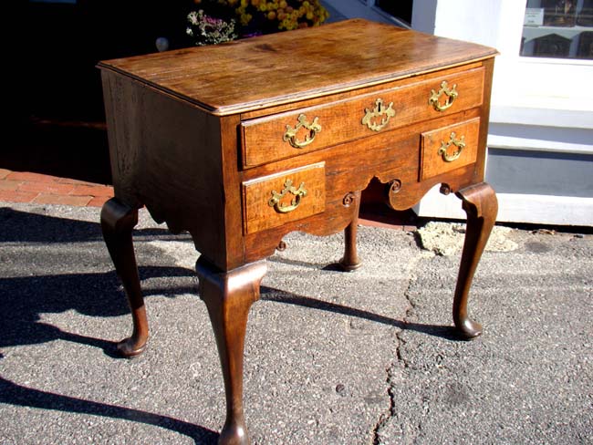 An English George I period walnut and oak Dressing Table circa 1720 — image 2